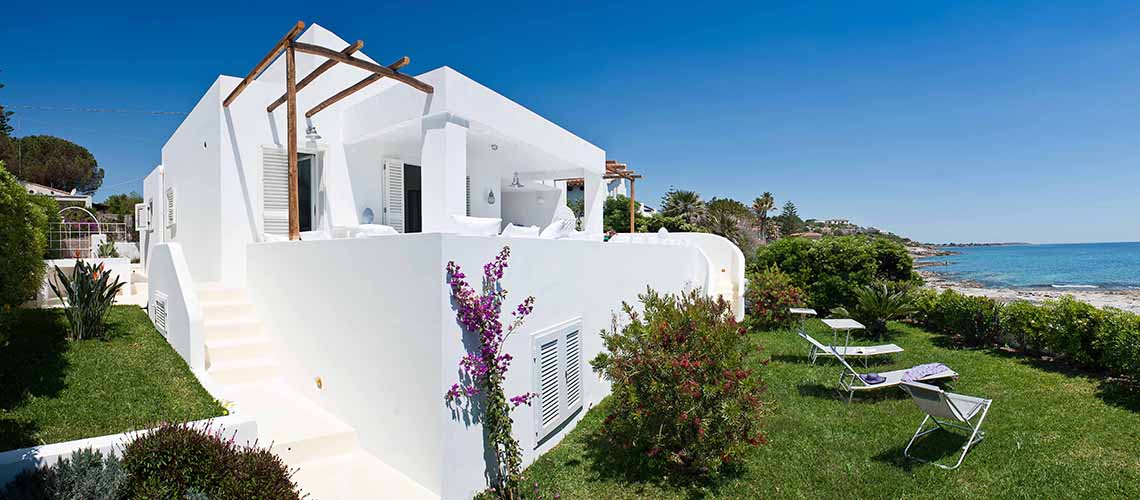 Casa Blu Seafront Villa for rent in Fontane Bianche Sicily - 0